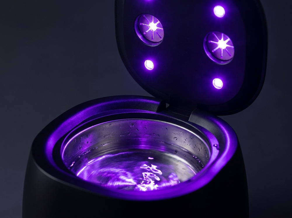 Four UV LEDs finish what the bubbles start.
